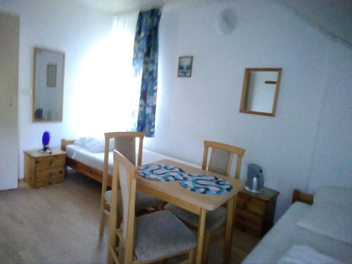 Dom Pod Sosnami Bed and Breakfast Mielno  Buitenkant foto